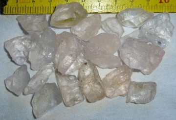 Morganitt (Rosa Beryll) med Goshenitt krystall 1,5-2,5 cm