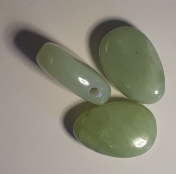 Jade, grønn kinesisk anheng med sidehull AAA+ kvalitet