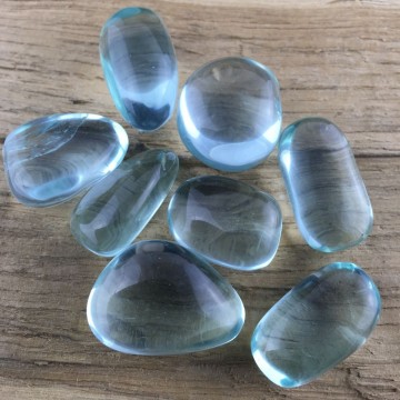 Obsidian, lys blå glass (Syntetisk) Tromlet Medium AAA-kvalitet