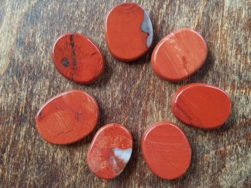 Jaspis, rød flat lommestein 30-40 mm