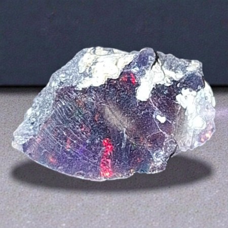 Opal, svart fra Etiopia Rå 1,00 gram AAA-kvalitet