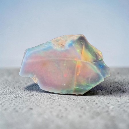 Opal, svart fra Etiopia Rå 1,60 gram AAA-kvalitet
