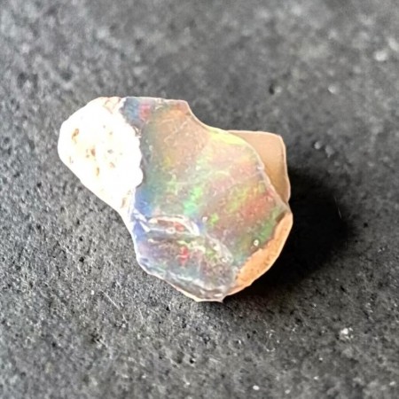 Opal, svart fra Etiopia Rå 1,16 gram AAA-kvalitet