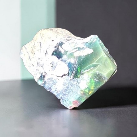 Opal, svart fra Etiopia Rå 1,62 gram AAA-kvalitet