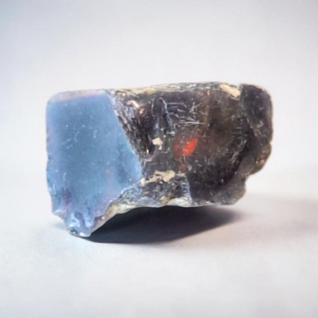 Opal, svart fra Etiopia Rå 1,01 gram AAA-kvalitet